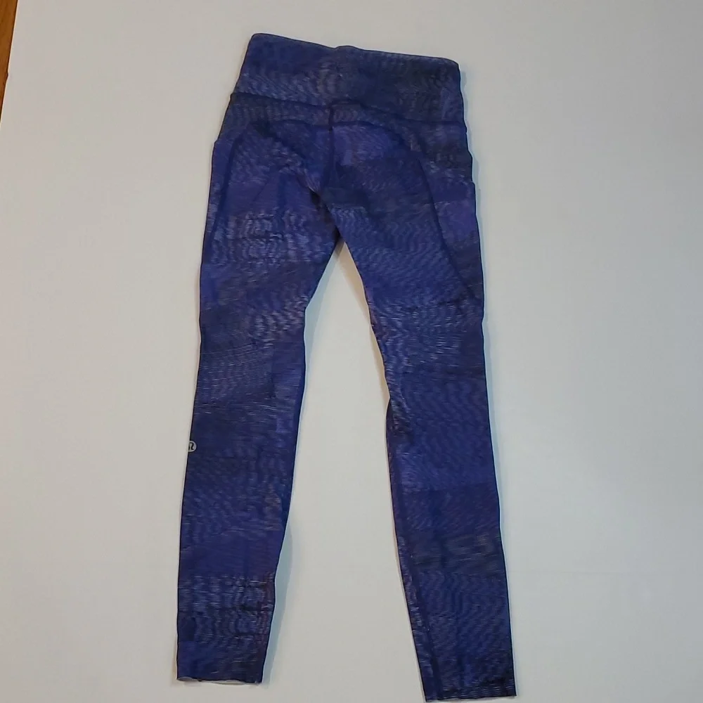 #938 Lululemon leggings size 4 b576.